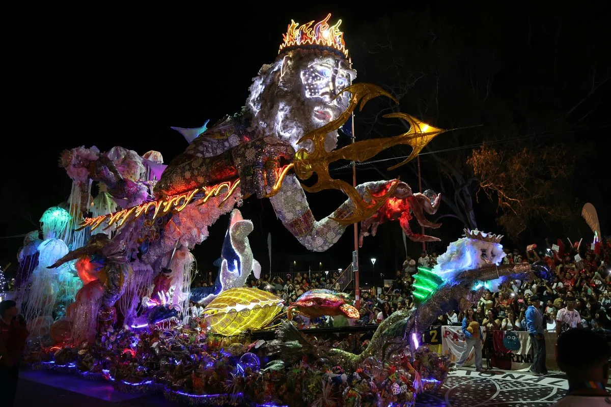Carroza iluminada durante los desfiles de la Fiesta Nacional de los Estudiantes en Jujuy